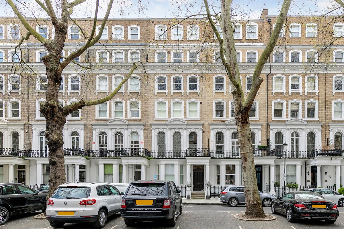 flat to rent in Beaufort Gardens, Knightsbridge, London, SW3. KNQ012257506 Knight Frank