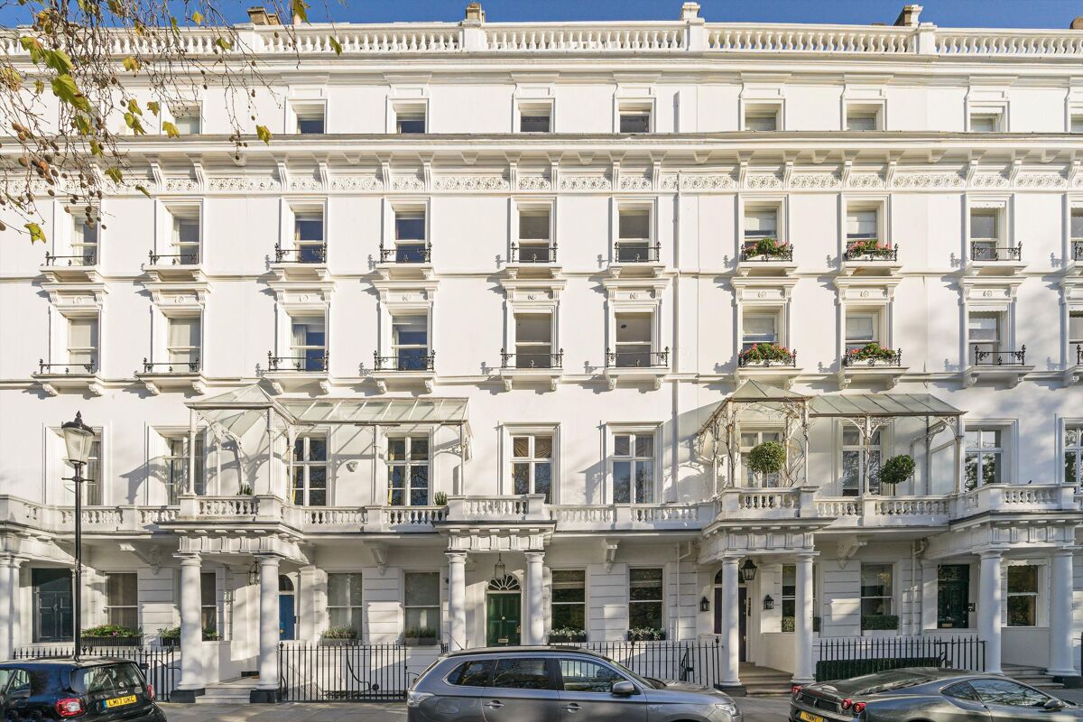 flat to rent in Cadogan Place, London, SW1X - KNQ012267518 | Knight Frank