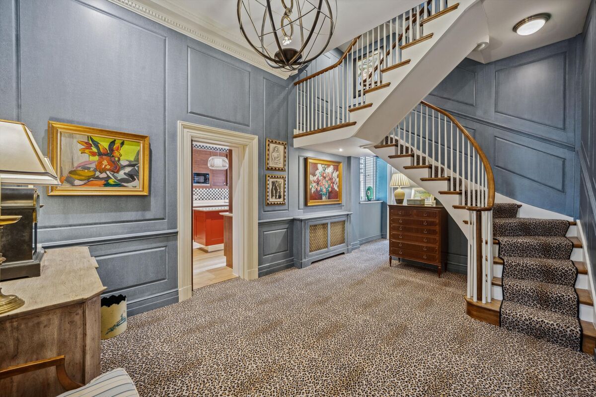 flat to rent in Cadogan Square, London, SW1X. KNQ012293546 Knight Frank