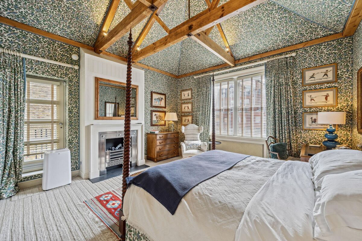 flat to rent in Cadogan Square, London, SW1X. KNQ012293546 Knight Frank