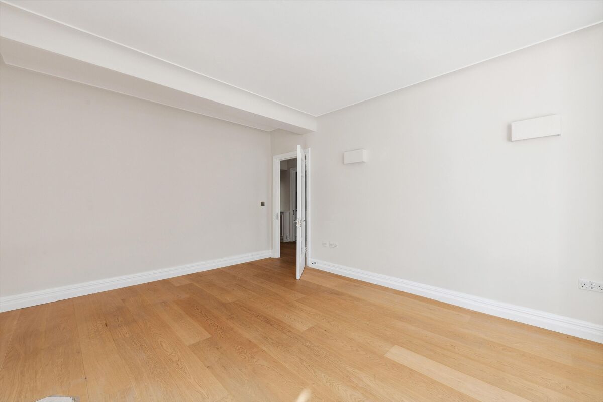 flat to rent in Sloane Street, London, SW1X KNQ012308522 Knight Frank