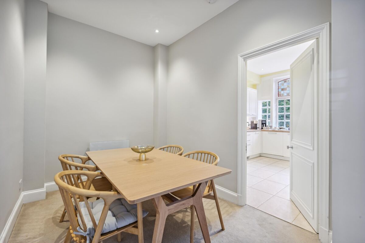 flat to rent in Cadogan Square, London, SW1X KNQ012320197 Knight Frank