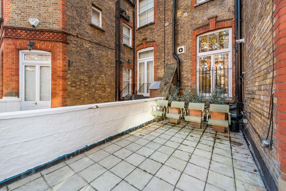 flat to rent in Egerton Gardens, London, SW3 KNQ012320971 Knight Frank