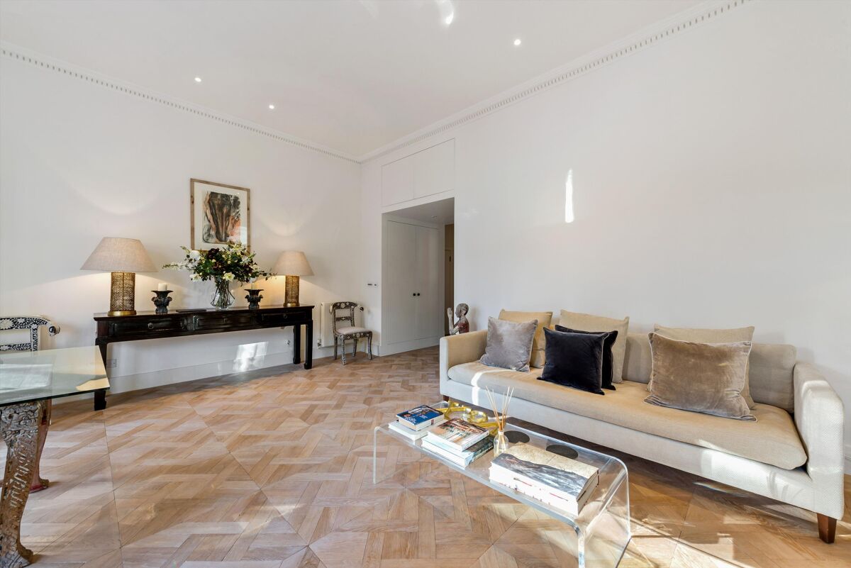 flat to rent in Egerton Gardens, London, SW3 KNQ012320971 Knight Frank