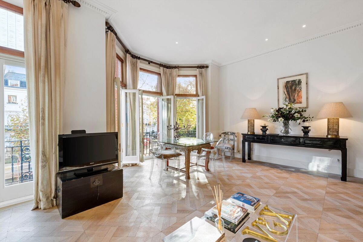 flat to rent in Egerton Gardens, London, SW3 KNQ012320971 Knight Frank