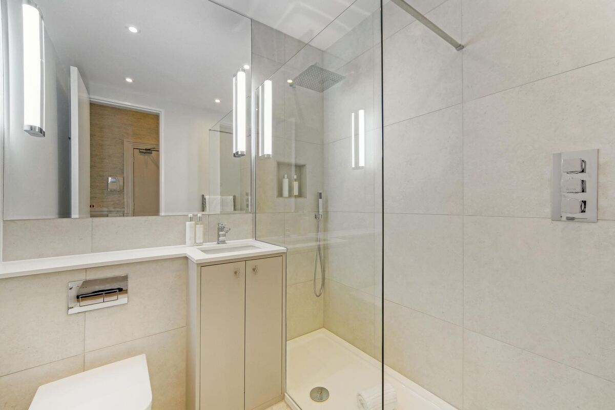 flat to rent in 31 Sloane Gardens, Chelsea, London, SW1W - KNQ012328213 ...