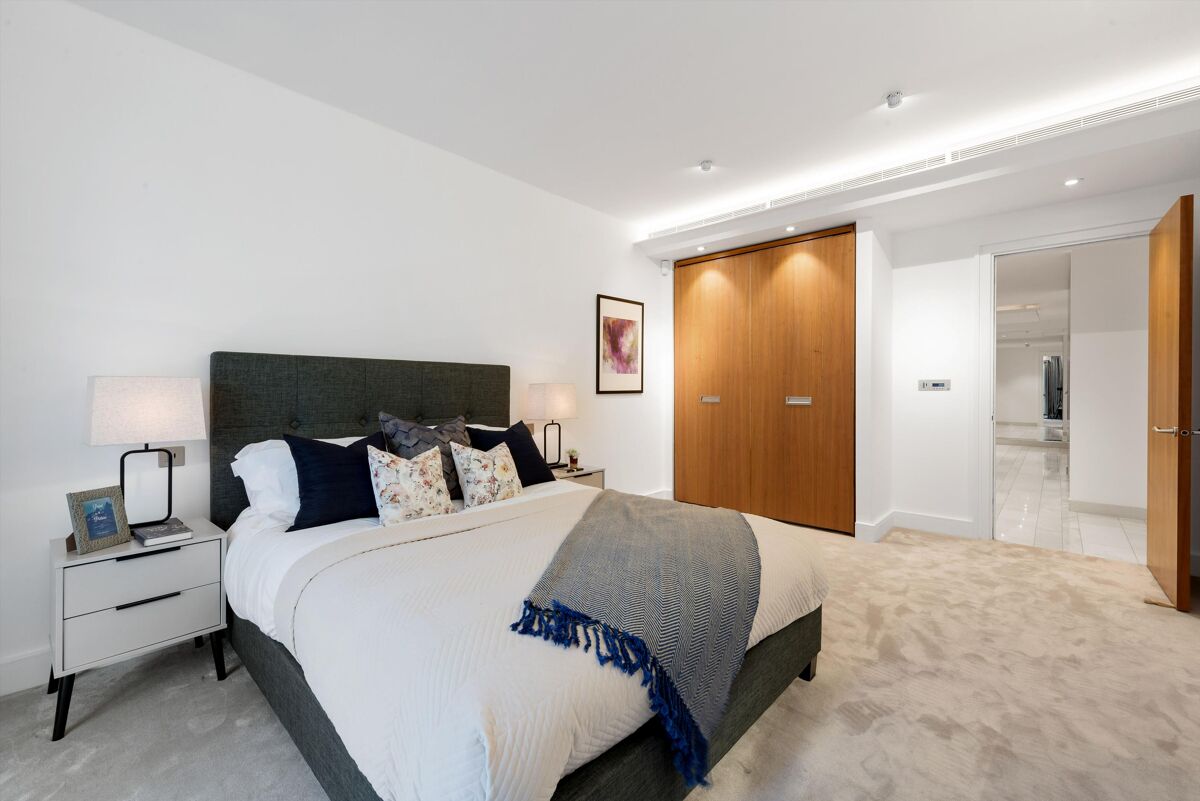 flat to rent in Lancelot Place, London, SW7 KNQ012368029 Knight Frank