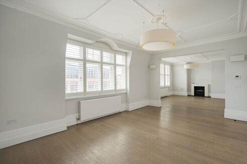 Picture of 3 bedroom flat for rent.