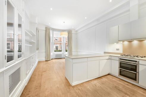Picture of 3 bedroom flat for rent.