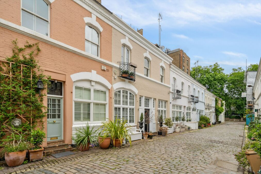 Image of Ennismore Gardens Mews, London, SW7
