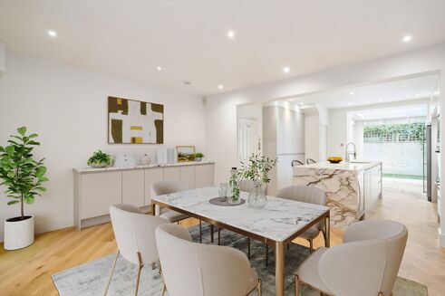 Picture of 5 bedroom house for rent.