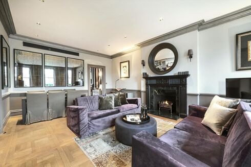 Picture of 4 bedroom flat for rent.