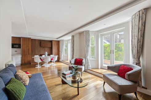 Picture of 3 bedroom flat for rent.