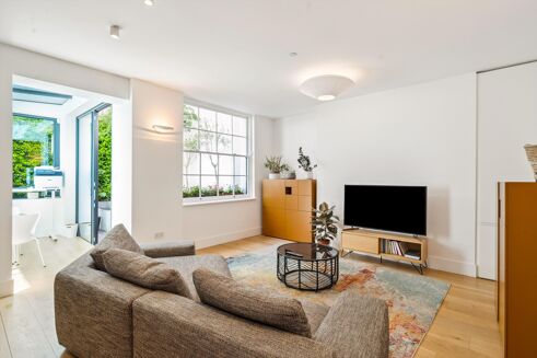 Picture of 3 bedroom flat for rent.