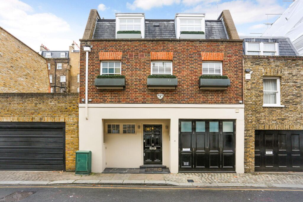 Image of Cadogan Lane, London SW1X