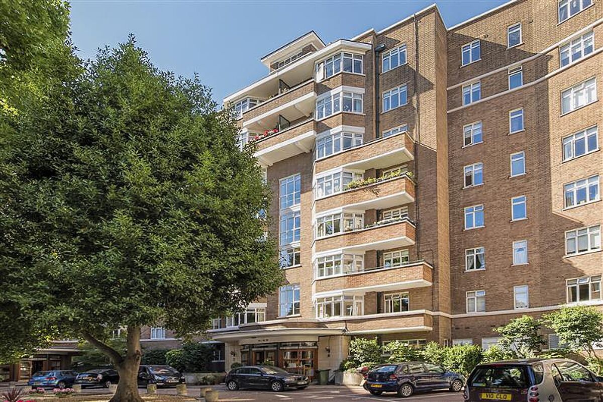 flat to rent in Melton Court, Onslow Crescent, South Kensington, London