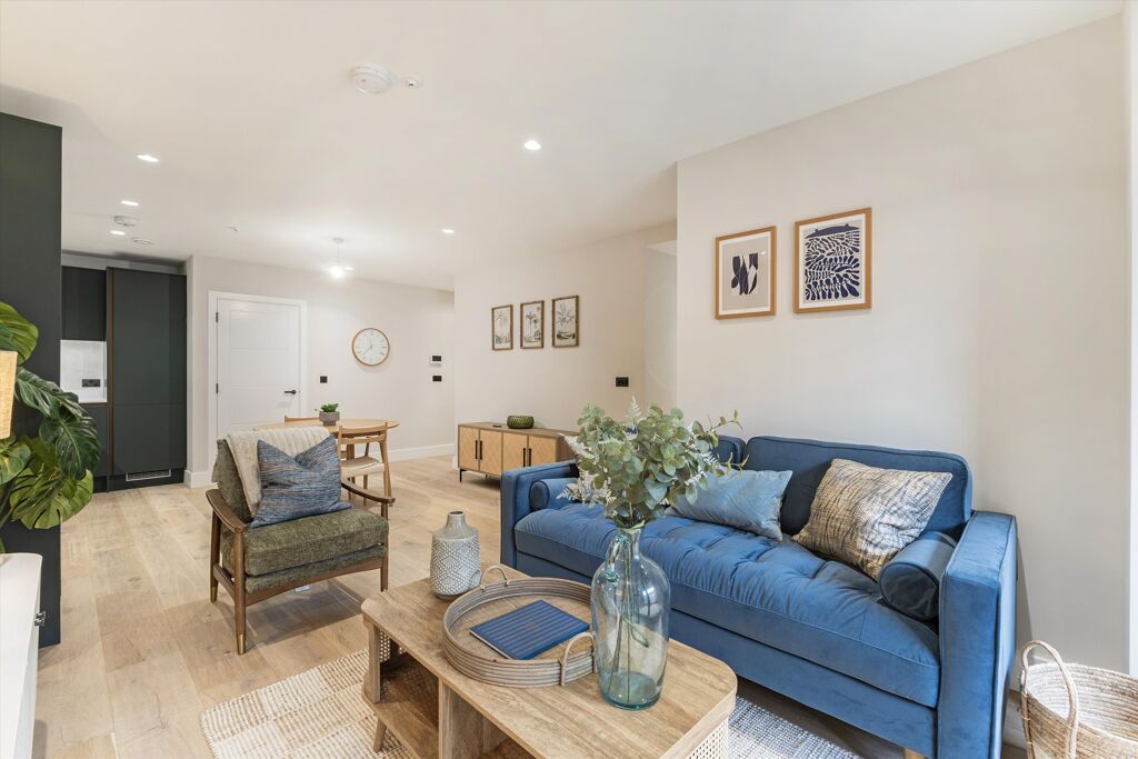 Image of Beverley Waterside, Priests Bridge, Barnes, London, SW14