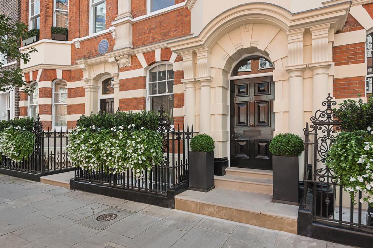 flat for sale in 38 Langham Street, Great Portland Street, Fitzrovia