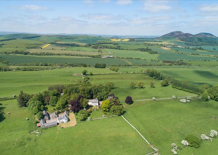 Picture of 5 bedroom farm/estate for sale.