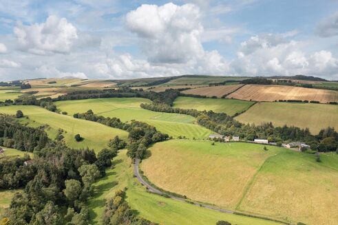 Picture of 4 bedroom farm/estate for sale.