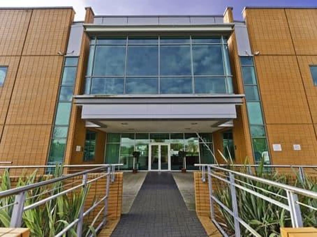 To Let – Serviced Offices / Managed Workspace from 1 desk upwards.