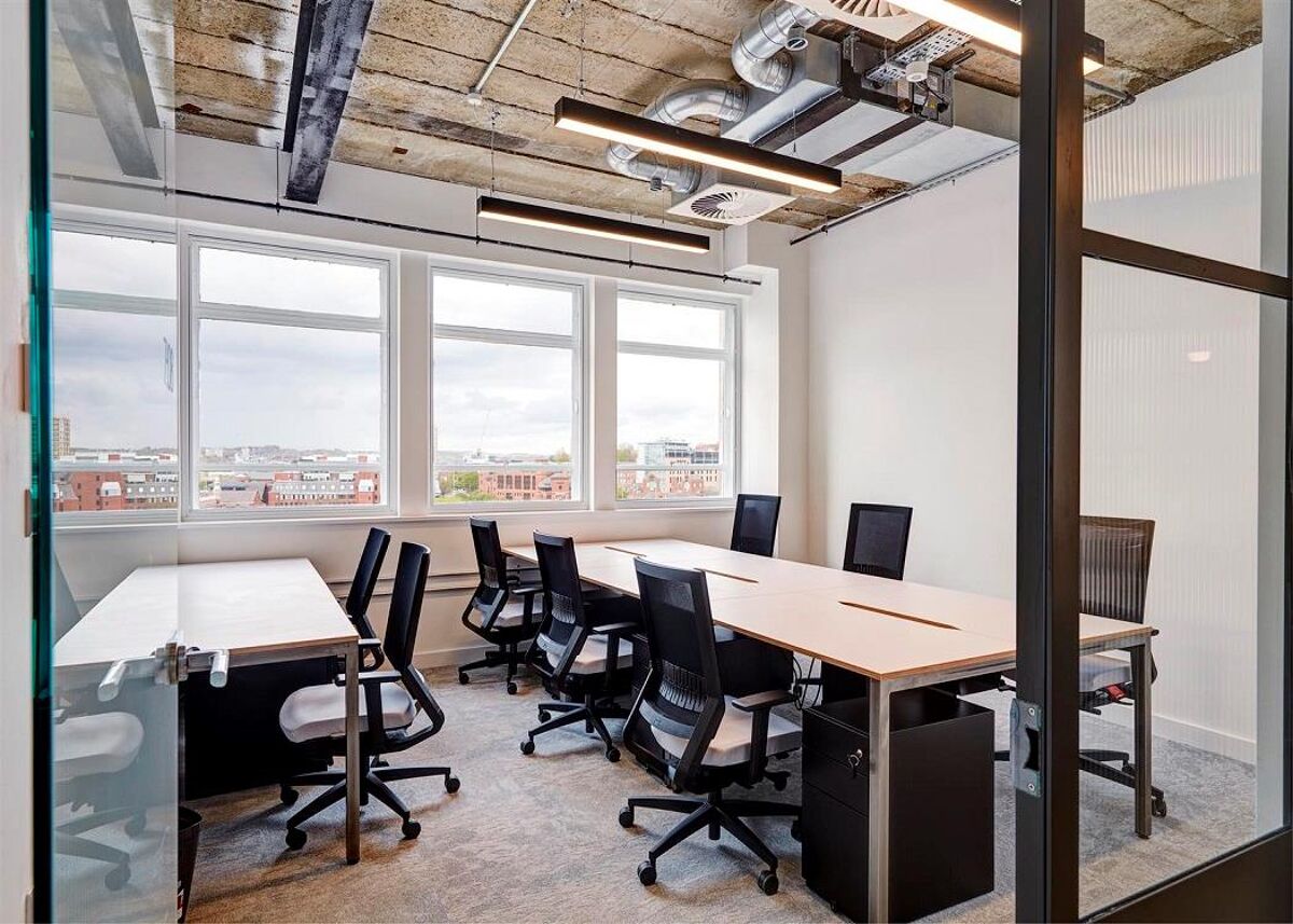 To Let – Serviced Offices / Managed Workspace from 96 sq ft (2 desks) upwards.
