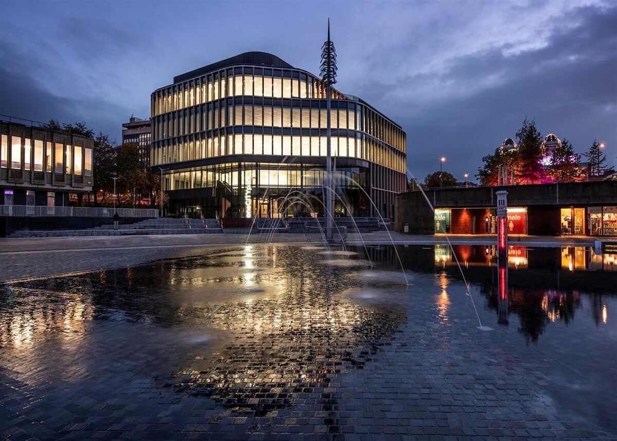 To Let - A state-of-the-art building providing 56,403 sq ft of Grade A office space in Bradford City Centre with office suites from 1,548 sq ft. Only 29,255 sq ft remaining.