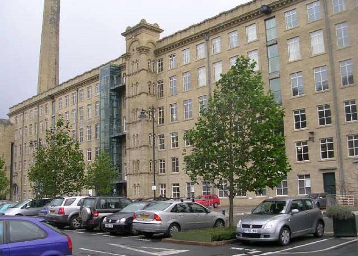 To Let - Characterful offices from 10,100 - 20,200 sq ft in Halifax.