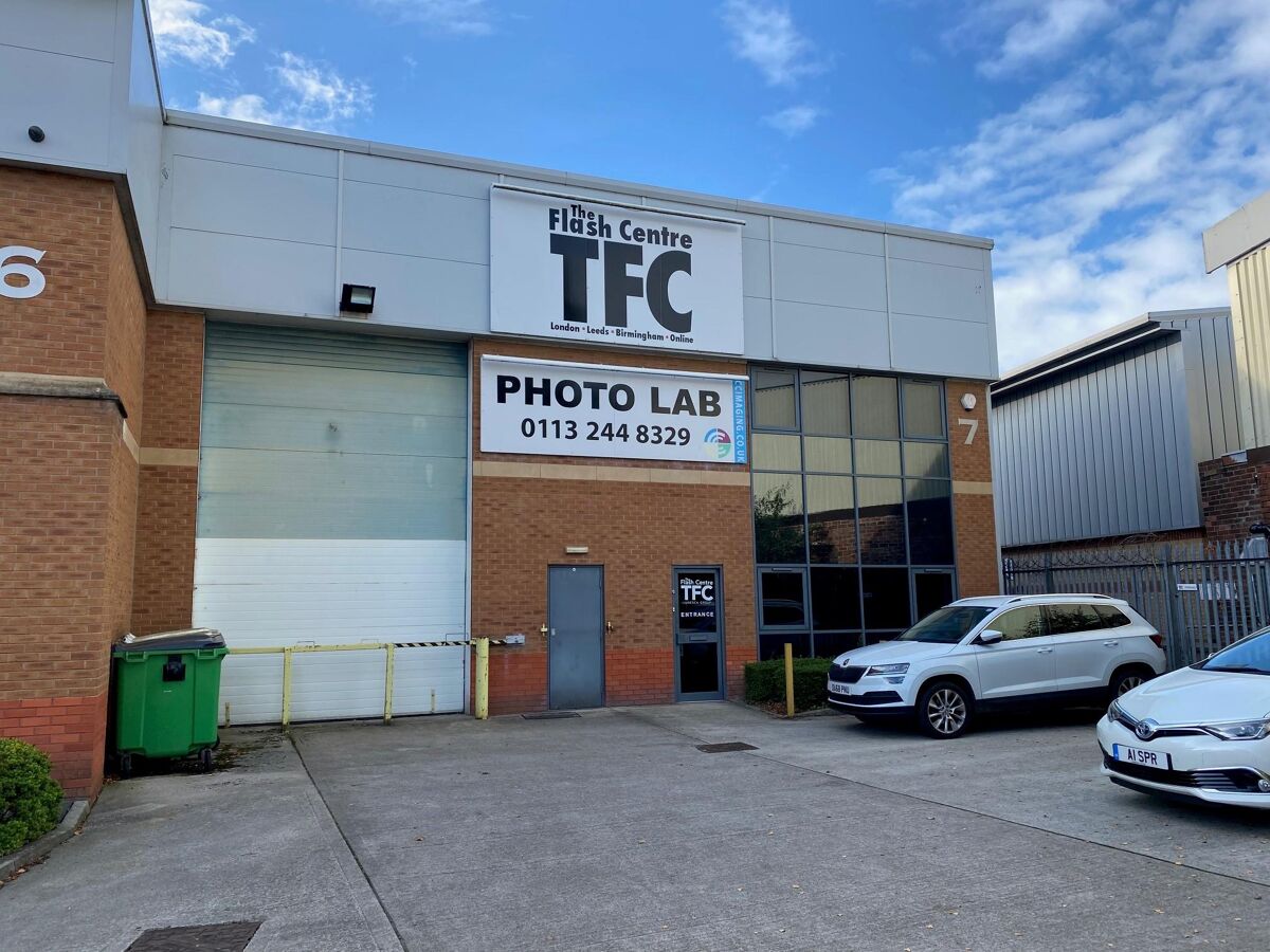To Let - Modern industrial unit on the fringe of Leeds city centre of 3,295 sq ft.