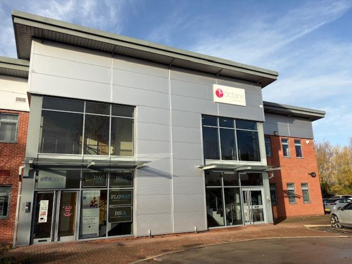 To Let - Spacious open-plan, ground floor office