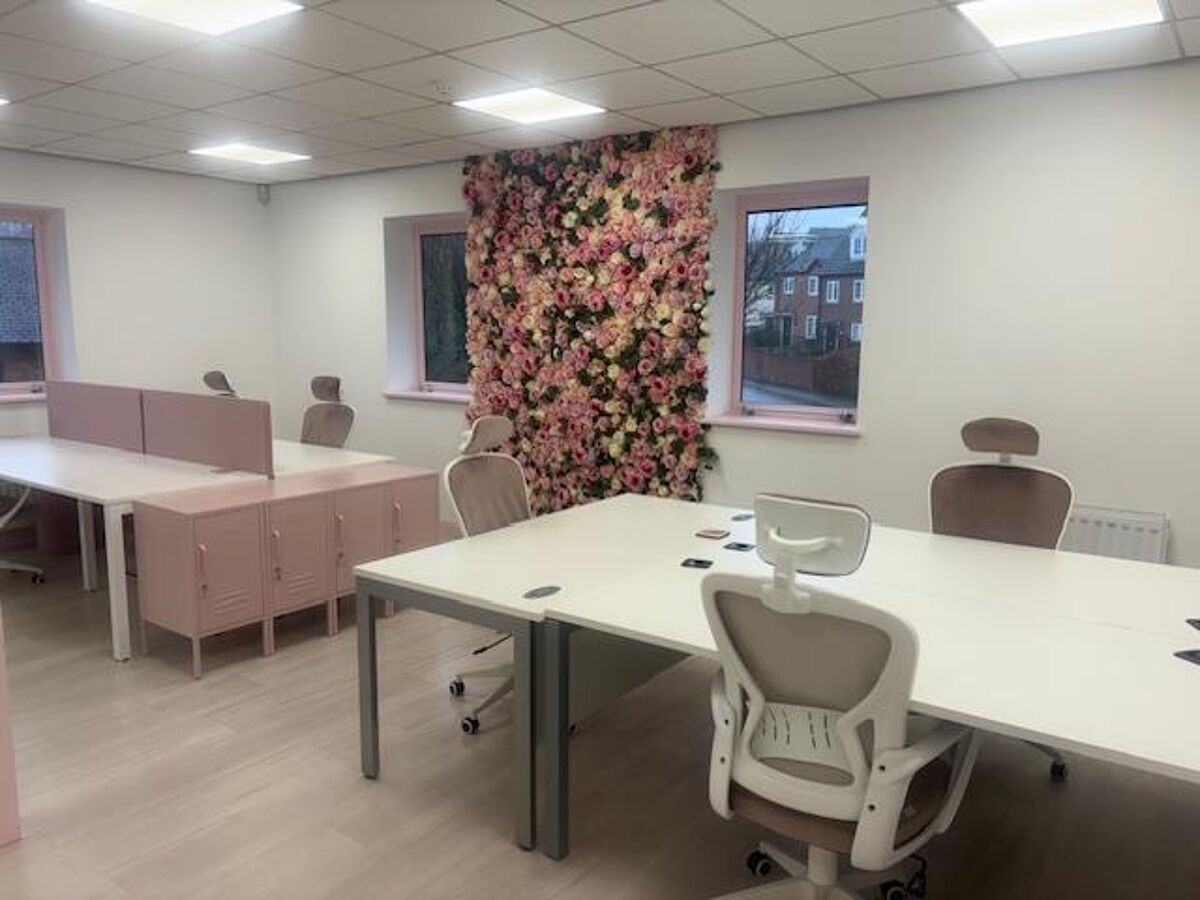 For Sale (may let) - Self-contained detached office building in a courtyard setting totalling 2,675 sq ft. Part fitted offices.