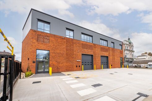 Picture of 3,910 - 27,540 sqft Industrial/Distribution for rent.