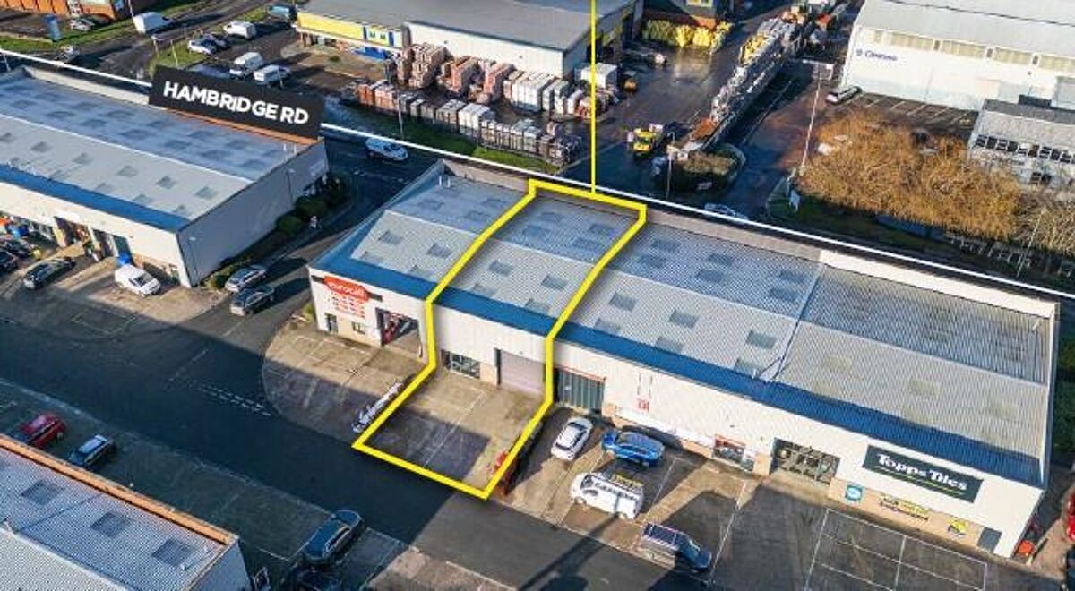 Highly Prominent Trade Unit To Let in Newbury