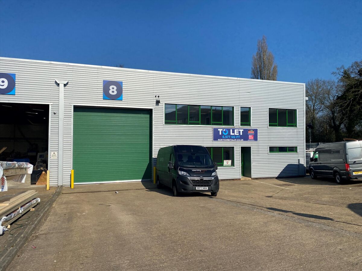Newly Refurbished Warehouse / Industrial Unit To Let in St Albans
