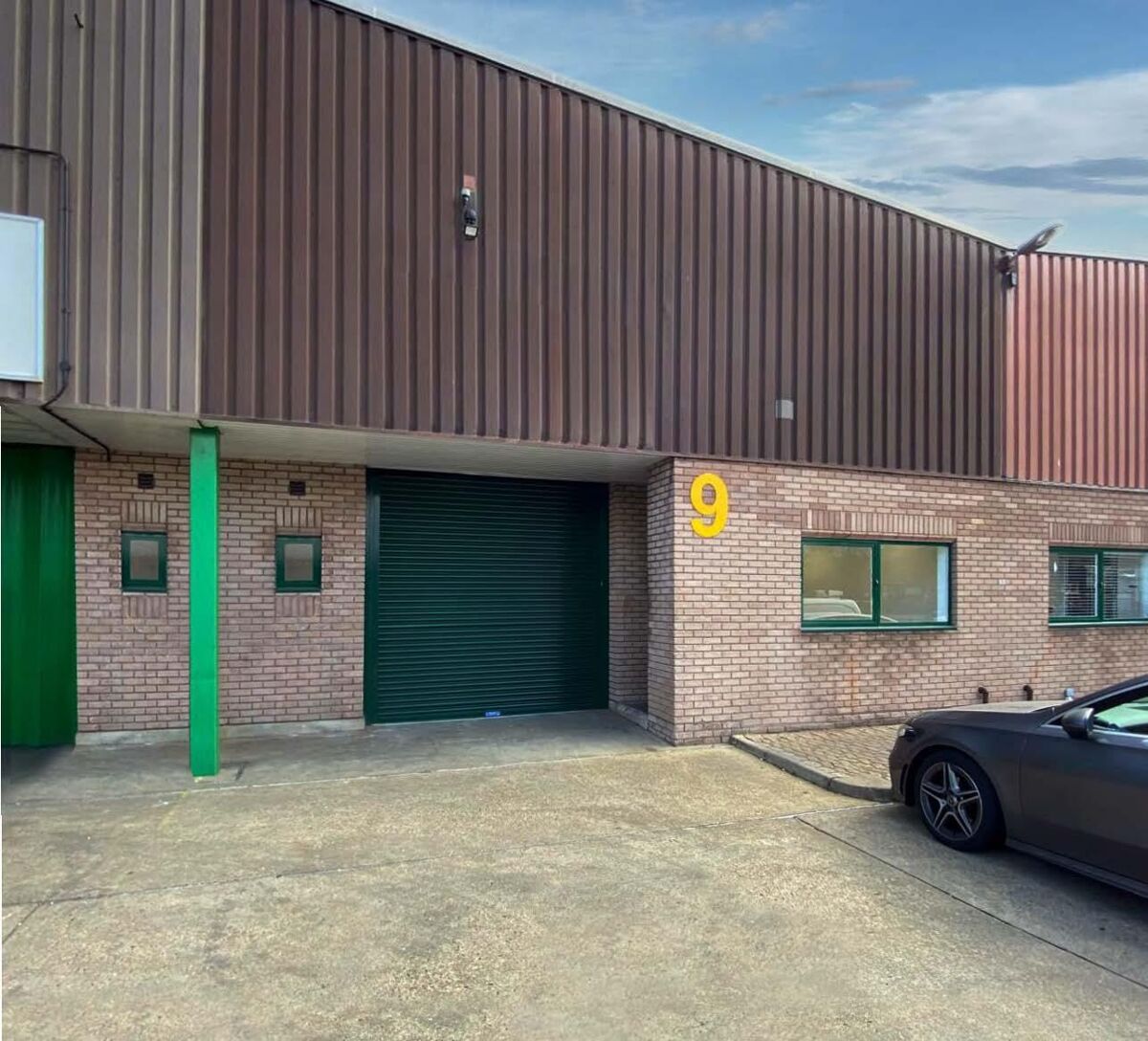 Recently refurbished industrial / warehouse unit within a popular industrial estate