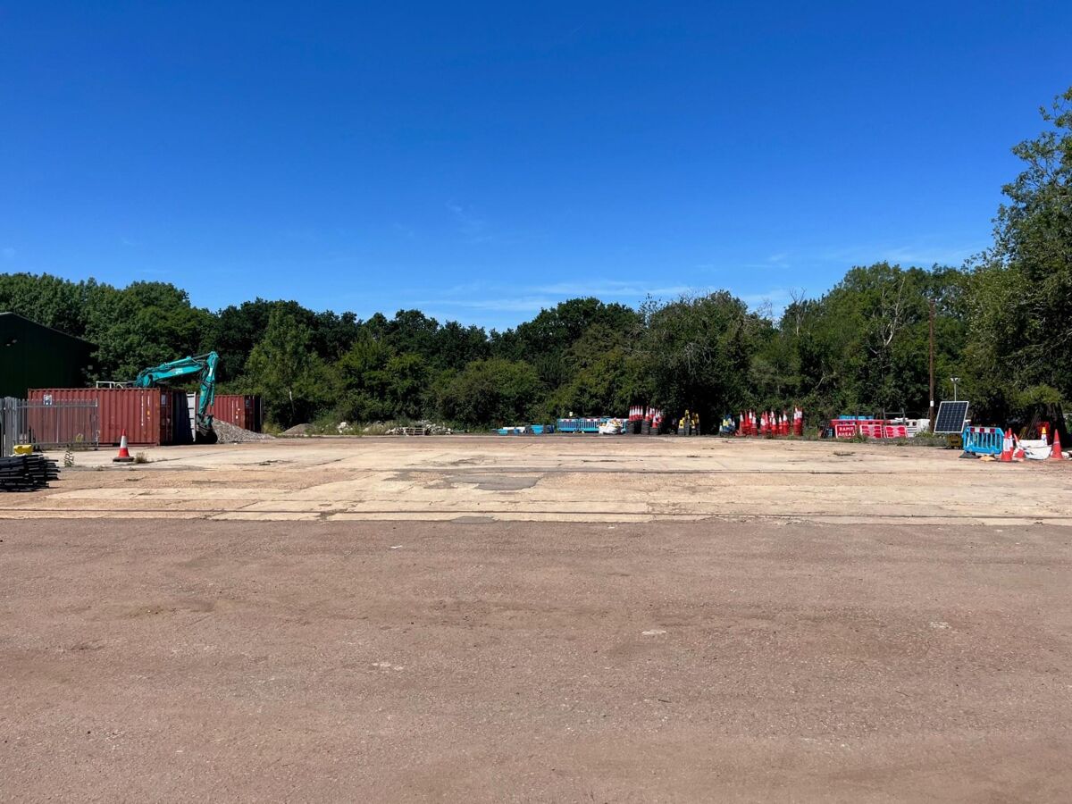 Excellent low-cost open storage yard