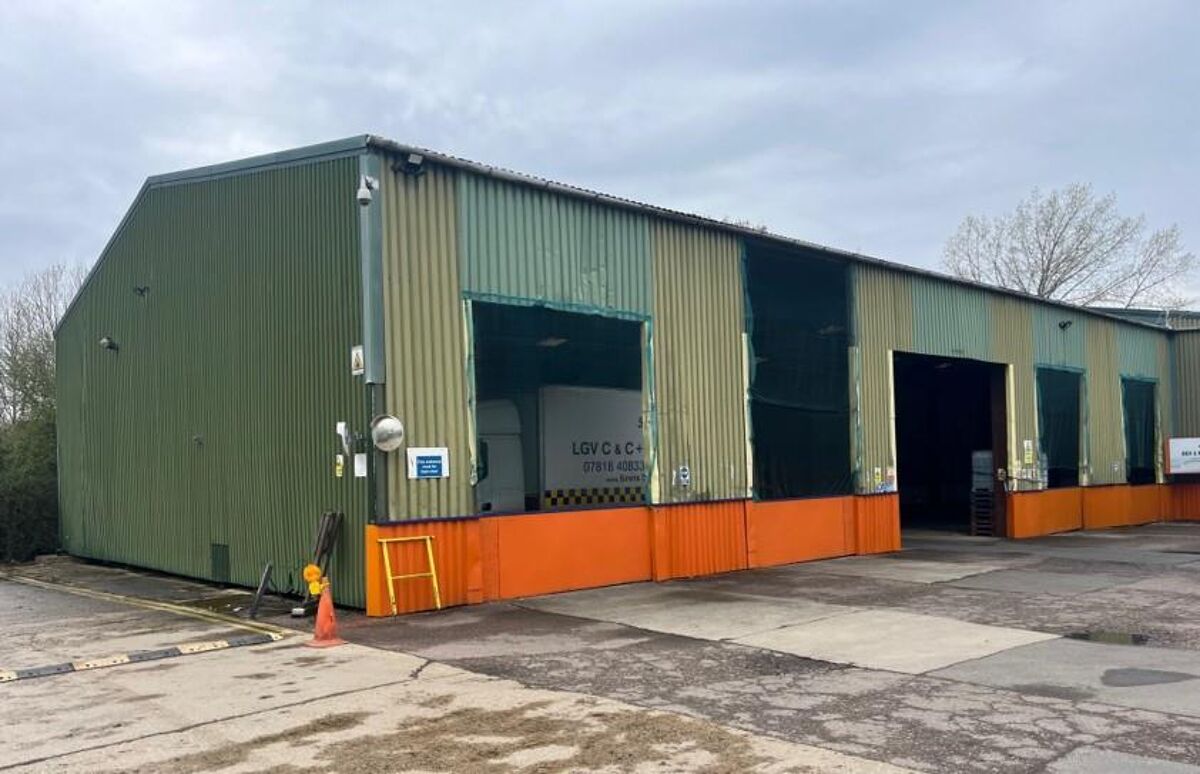 Excellent Low Cost Industrial / Storage Unit.