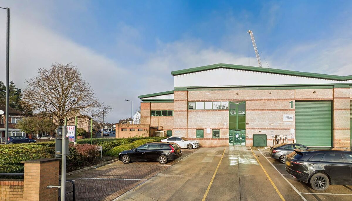 Warehouse / Industrial unit to let on established industrial estate