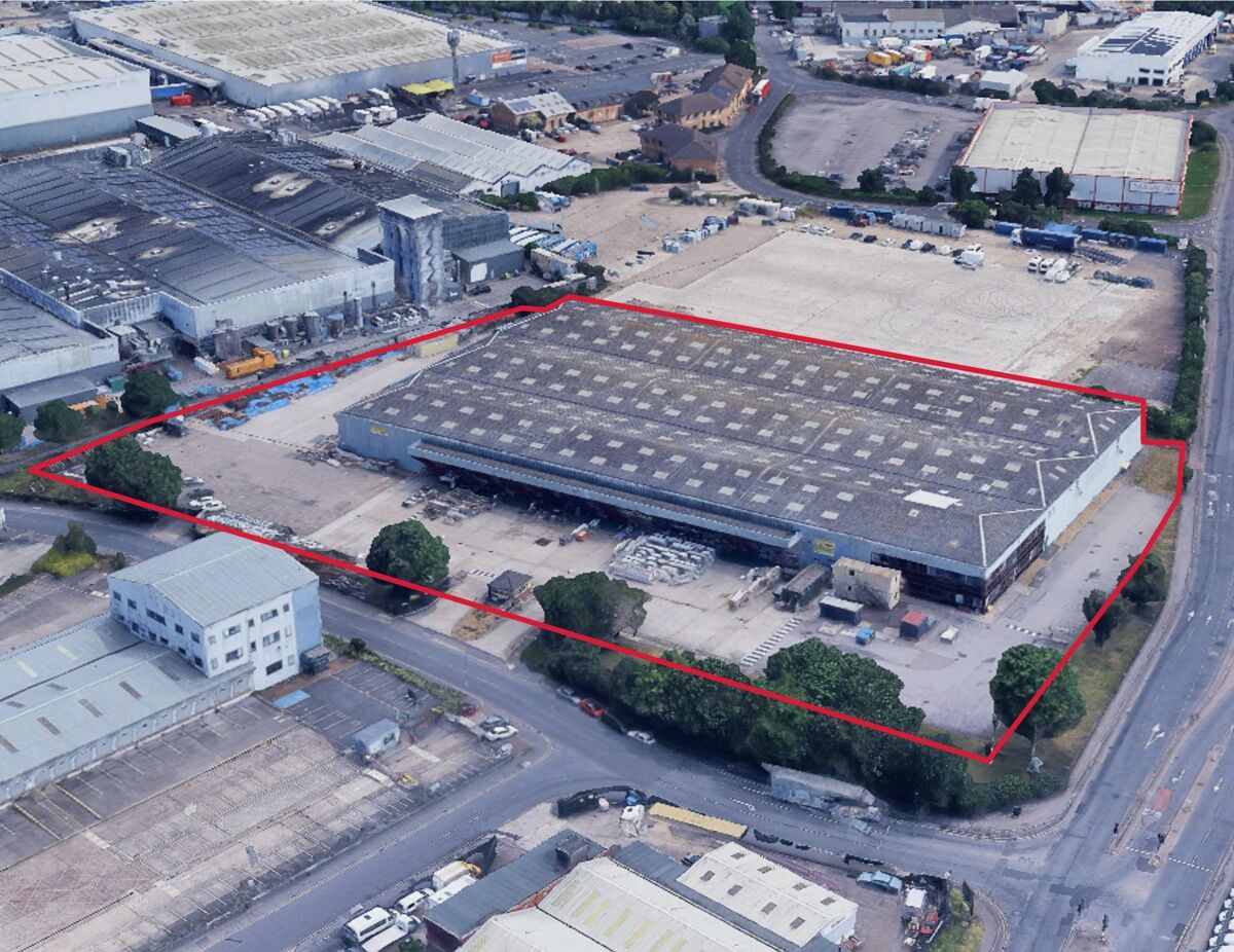 Prominent warehouse unit - available short term for up to 12 months.