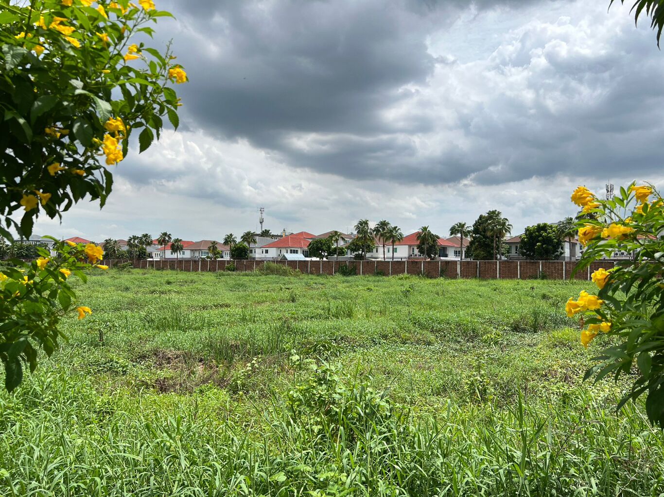 Image of Land for Rent, 17-1-91 Rai, on Ram Intra Road and Next to the MRT Nopparat Rajathanee station.