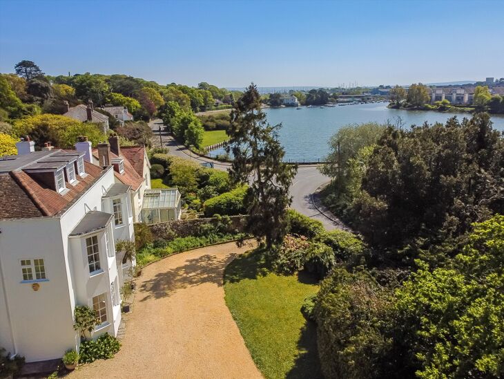 Picture of Walhampton Hill, Lymington, Hampshire, SO41