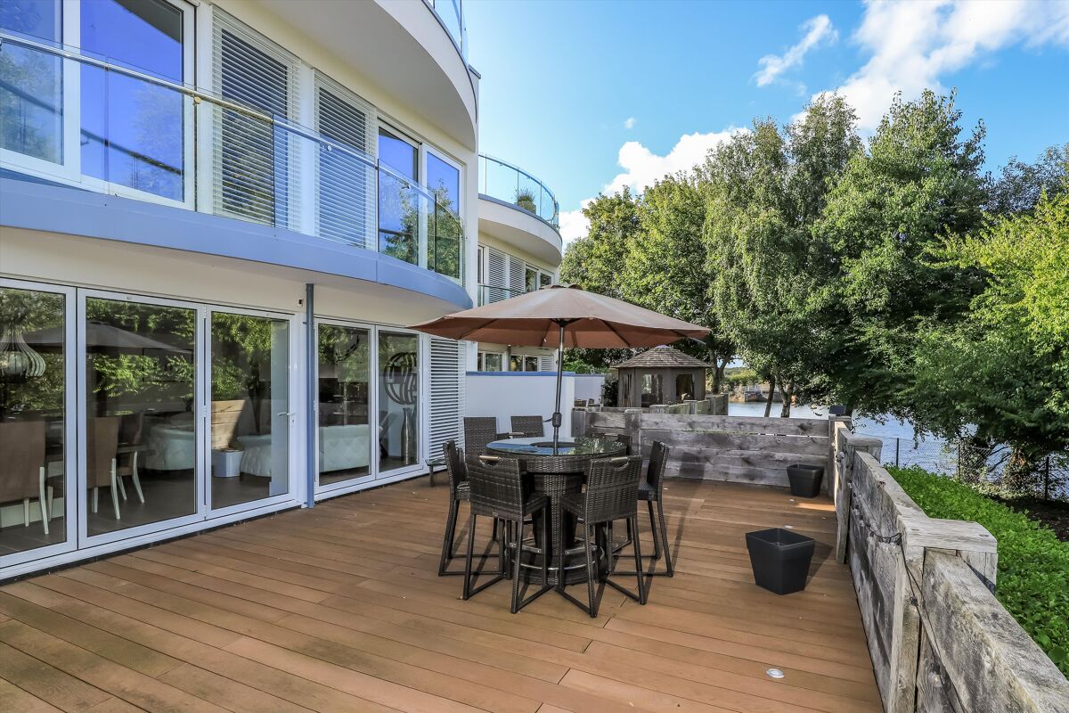 house for sale in River Walk, Lymington, Hampshire, SO41 LYM012289536 Knight Frank