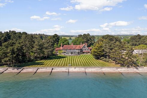 Picture of 8 bedroom house for sale.