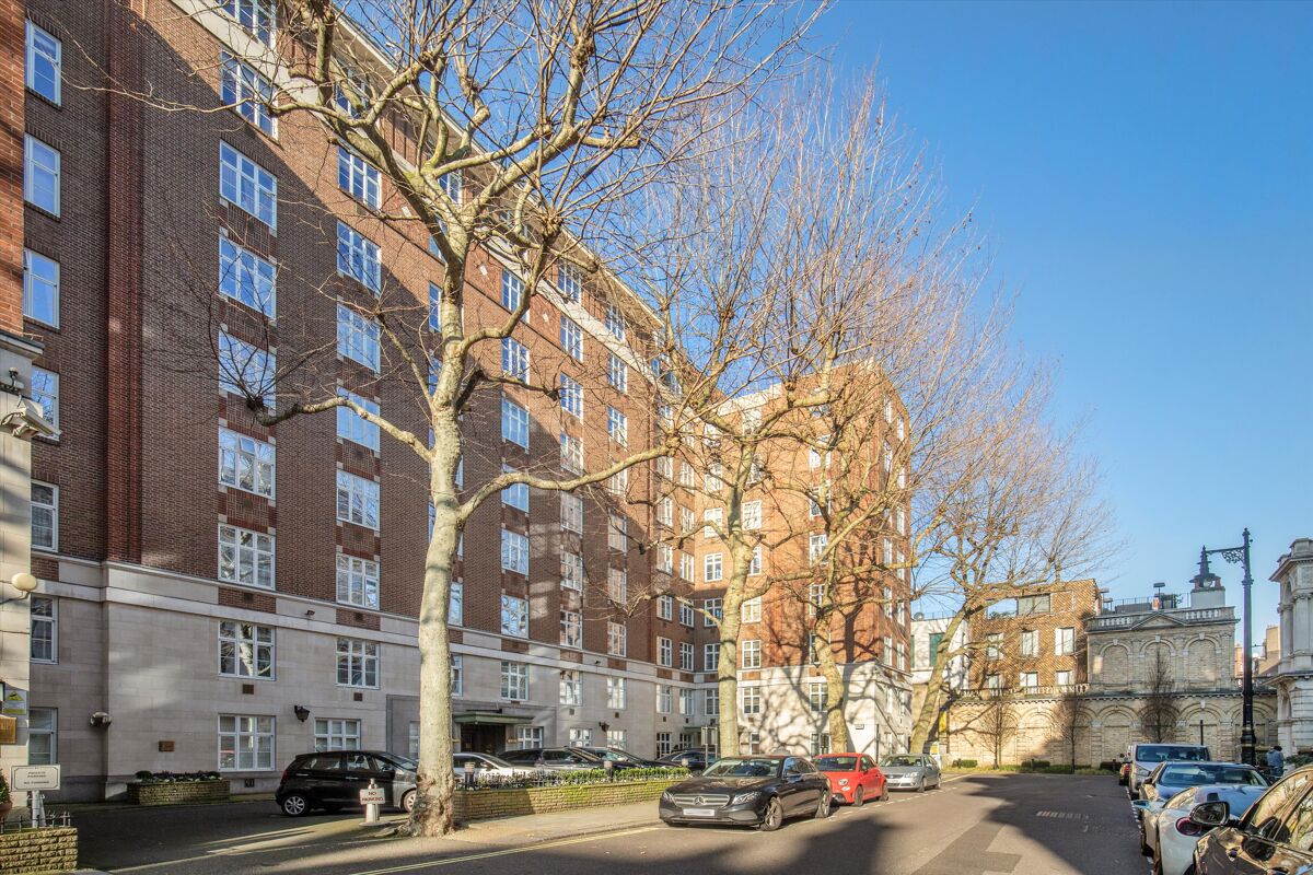 flat to rent in Chesterfield House, Chesterfield Gardens, Mayfair