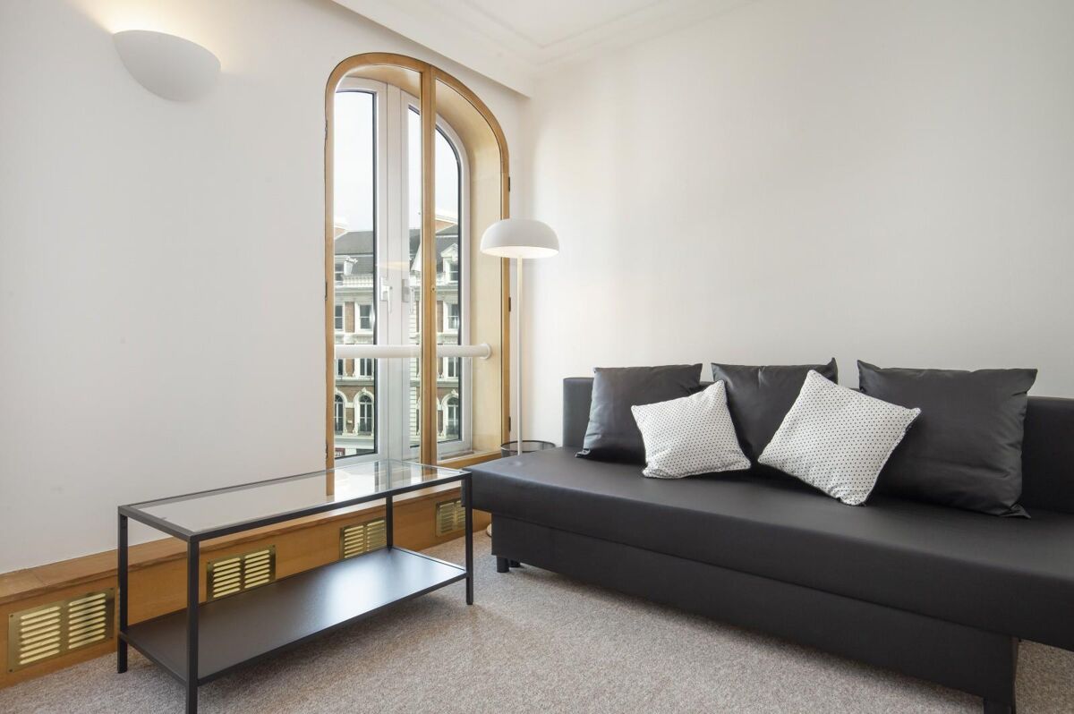 flat to rent in Meridian Place, Upper St Martins Lane, Covent Garden
