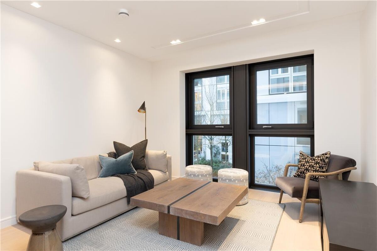 flat to rent in Portugal Street, Holborn, London, WC2A MAQ012374405