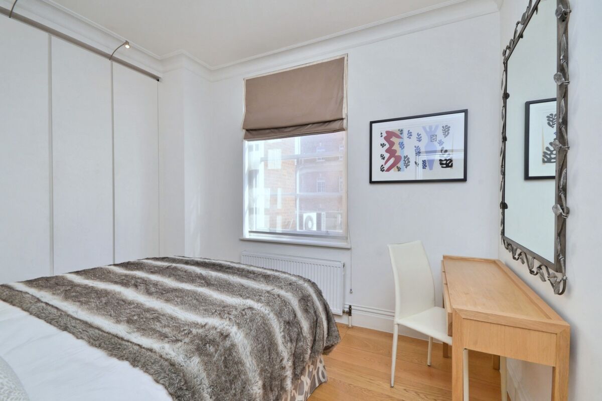 flat to rent in Avenfield House, Park Lane, Mayfair, London, W1K