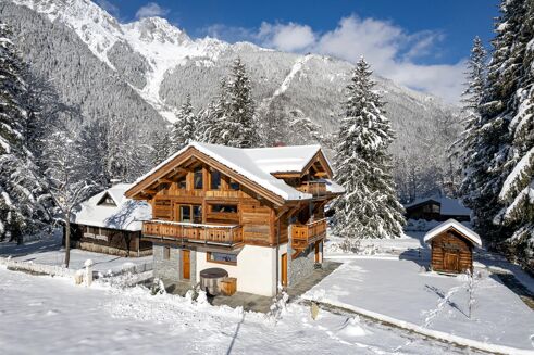 Picture of 4 bedroom chalet for sale.