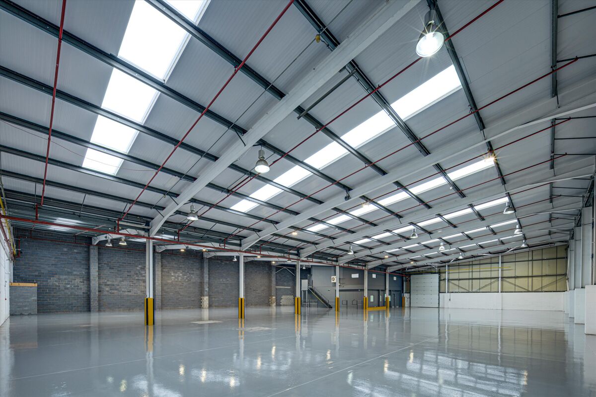 TO LET:  HIGH QUALITY INDUSTRIAL/ WAREHOUSE BUILDING WITH SECURE YARD, 17,016 SQ FT, UNIT D1, MIDWAY, NORTHBANK INDUSTRIAL ESTATE, IRLAM, M44 5AY