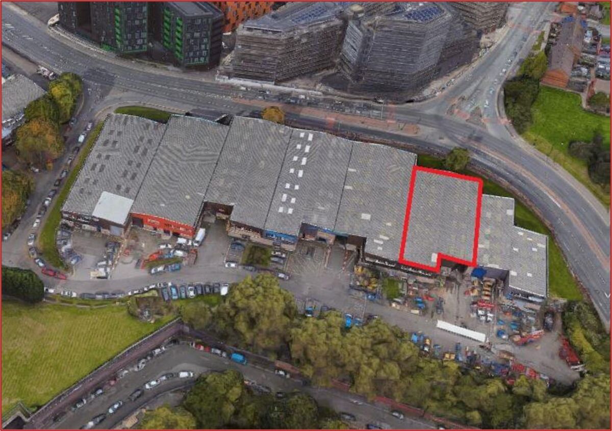 To let refurbished industrial warehouse building in city centre